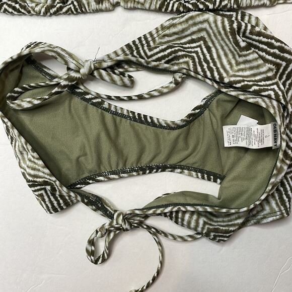 Old navy olive green printed bikini, small top, large bottoms - Picture 4 of 6